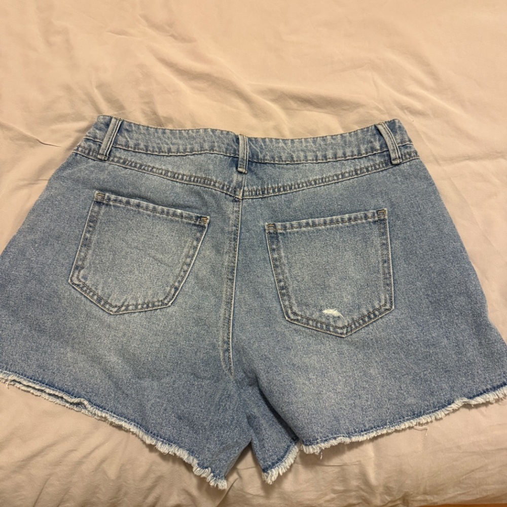 Shorts - Picture 2 of 3
